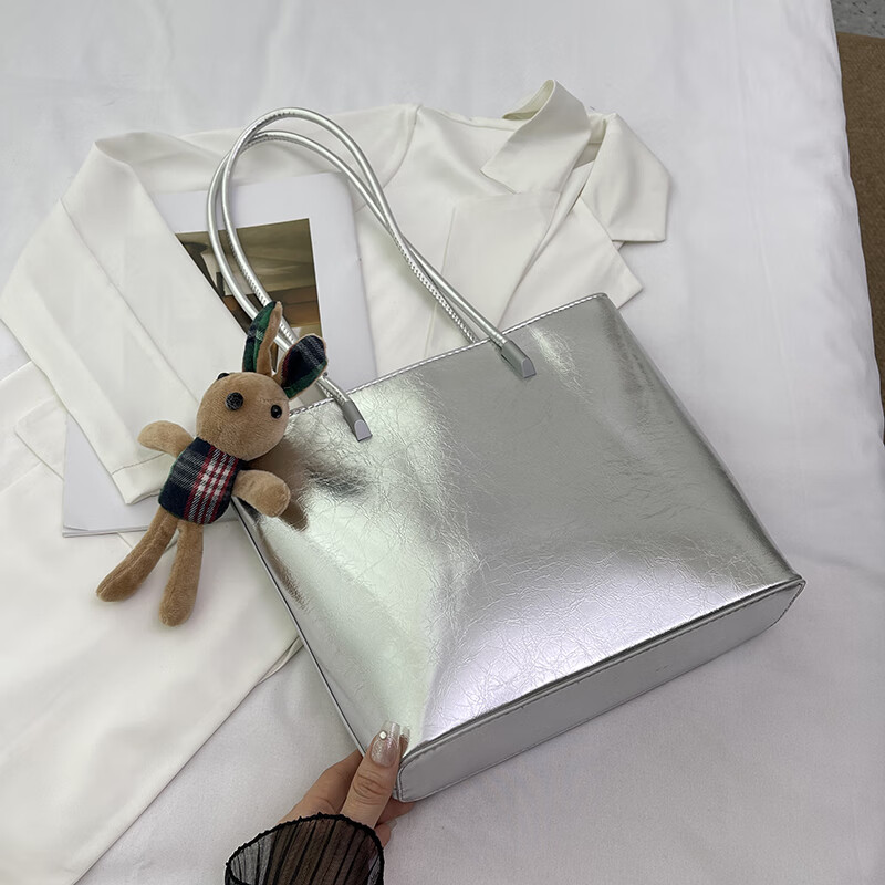 LZJV Guangzhou Shiling Baigou bag high-end texture large capacity women's bag 2025 new fashion single shoulder armpit bag simple silver