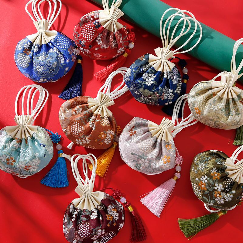 Dragon Boat Festival high-end brocade sachet antique sachet tassel sachet empty bag mosquito repellent car pendant Hanfu red