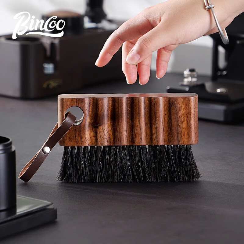 Bincoo military coffee brush grinder desktop gap cleaning solid wood brush can be hung as household bar tools walnut coffee cleaning brush + grinder cleaning brush