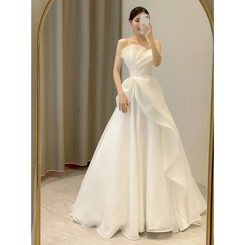 New light wedding dress 2025 bride petite slim satin dress French tube top simple travel photo door veil floor-length style (shape veil gloves) M