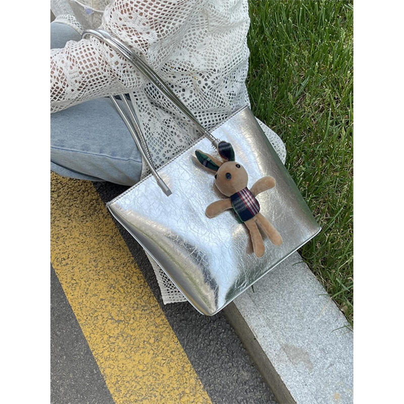 LZJV Guangzhou Shiling Baigou bag high-end texture large capacity women's bag 2025 new fashion single shoulder armpit bag simple silver