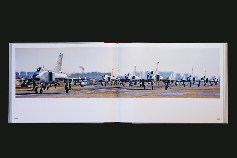 First launched on the whole network, Jingdong Collection Gift Box Edition, Sky and Sky Sword, Chinese Air Force Fighter Illustration + Flying Dragon in the Sky, Three dual-use refrigerator magnets with badges + J-35 Sky and Sky Blue Cap (boxed), a great power weapon, jointly launched by CCTV Military, National Defense Industry, and Blue Sky Publishing House, Double Dan gifts, boys and girls gifts, New Year gifts