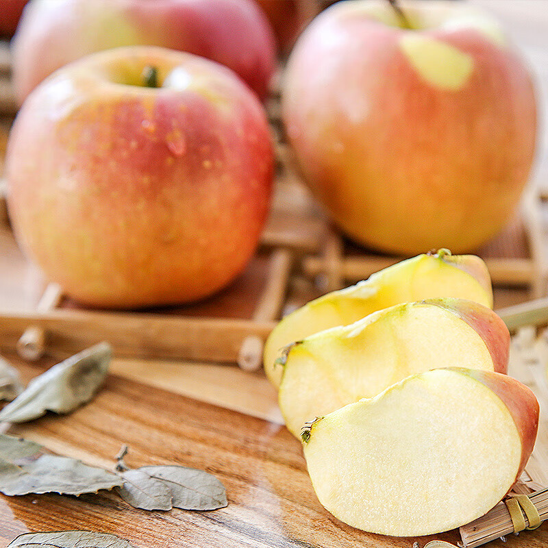 Jingyuan Shaanxi Red Fuji Apple, Crisp, Sweet and Ugly Apple, Seasonal Flat Fruit, Fresh Rock Candy Heart Apple, Fresh Fruit, Preferred 5kg Pack (Net Weight 4.5kg)