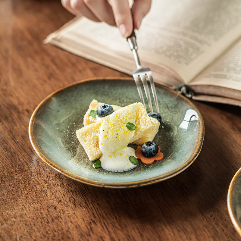 Bone plate household Japanese tableware retro style creative ceramic special restaurant personalized round plate dessert plate Qingxin-bone plate kiln turned green (slightly flawed) 1 piece 5.5 inches