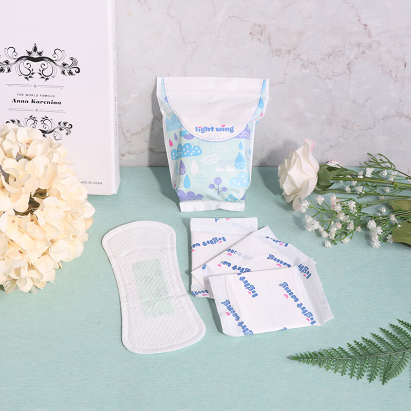 Lightwing Korean Genuine Light Wing Soft Sanitary Pads Thin Panty Pads Breathable and Long to Prevent Side Leakage and Non-reverse Osmosis 180mm Panty Pads 1