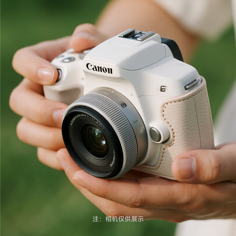 SOULMATE is suitable for Canon mirrorless cameras, SLR cameras, domestic customized leather case protective cover base, 200D second generation R50 R100 R10 R7 R8 R6 R5 second generation, pure white, suitable for R50 and R100 mirrorless cameras.