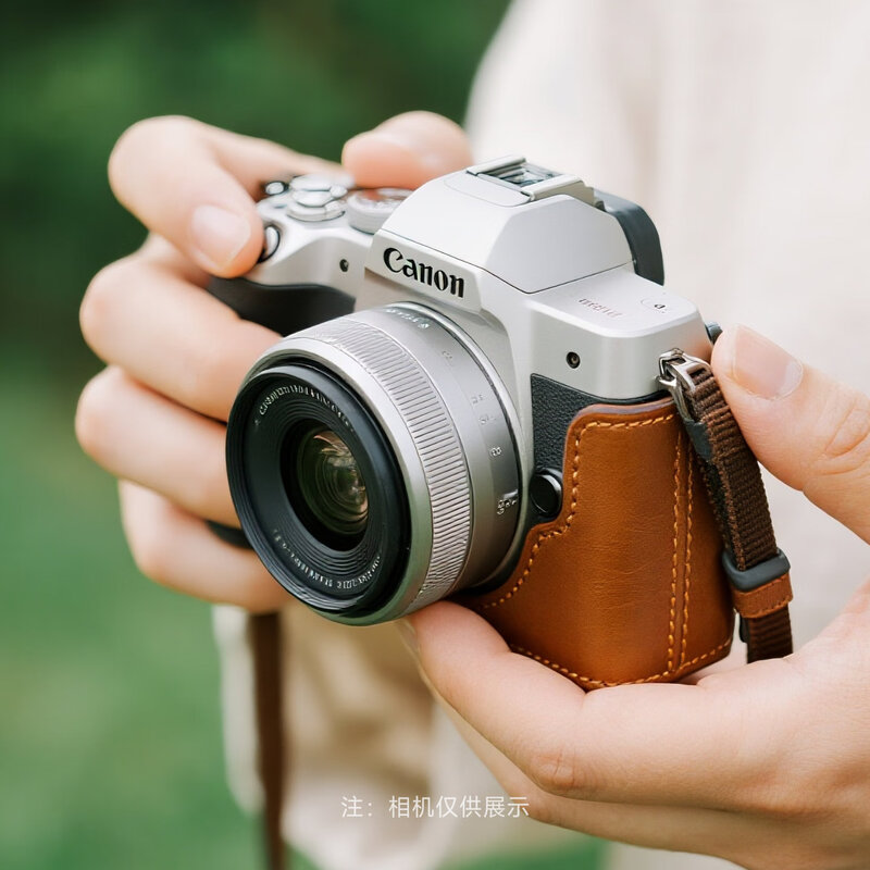 SOULMATE is suitable for Canon mirrorless cameras, SLR cameras, domestic customized leather case protective cover base, 200D second generation R50 R100 R10 R7 R8 R6 R5 second generation, pure white, suitable for R50 and R100 mirrorless cameras.