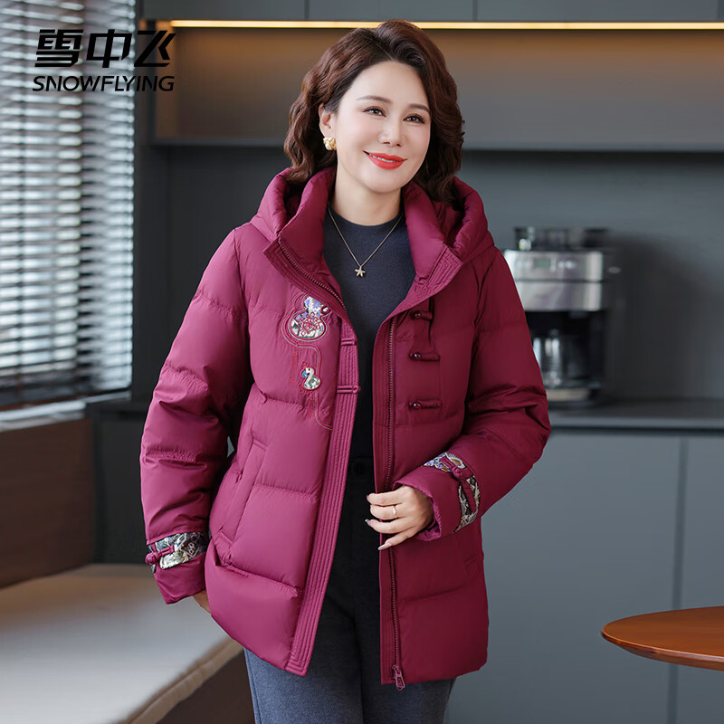 Flying in the Snow Down Jacket Women's 2025 Winter Short Lapel Loose Hooded Warm Jacket Mother's Wear Maroon XL