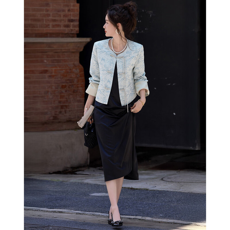 De Mana (dme) Cool White Tea Spring and Autumn Chinese Style New Chinese Style Round Neck Jacquard Double Placket Tassel Button Hidden Meat Jacket Women's Short Style