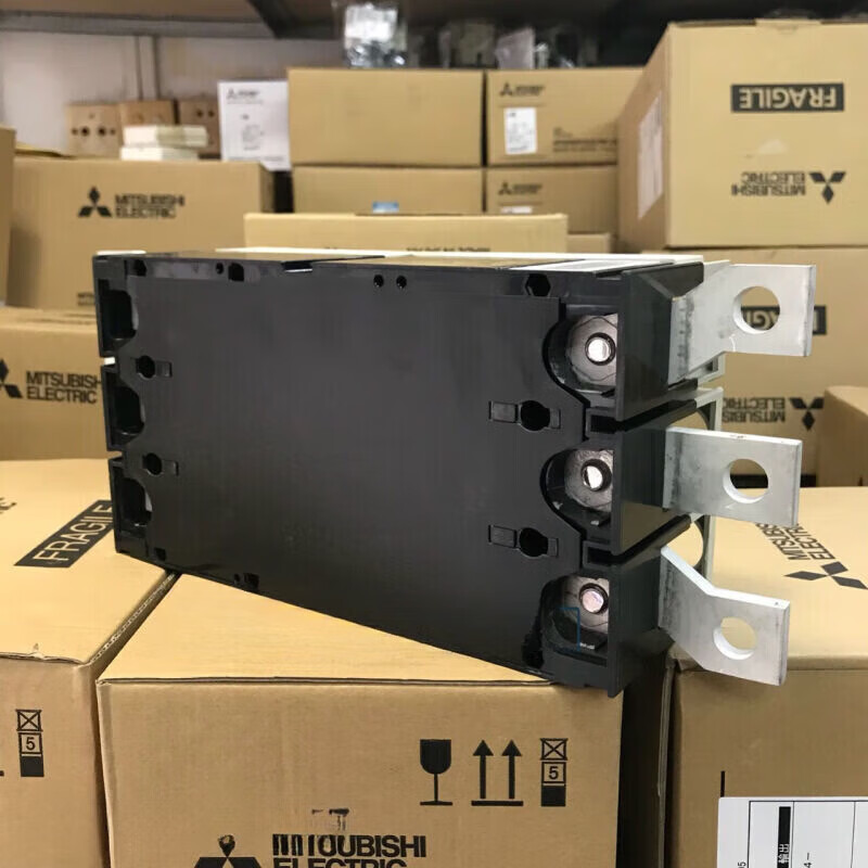 Mitsubishi Mitsubishi Mitsubishi official original Japanese Mitsubishi molded case circuit breaker NF630-CW 3P air switch 3P 500A