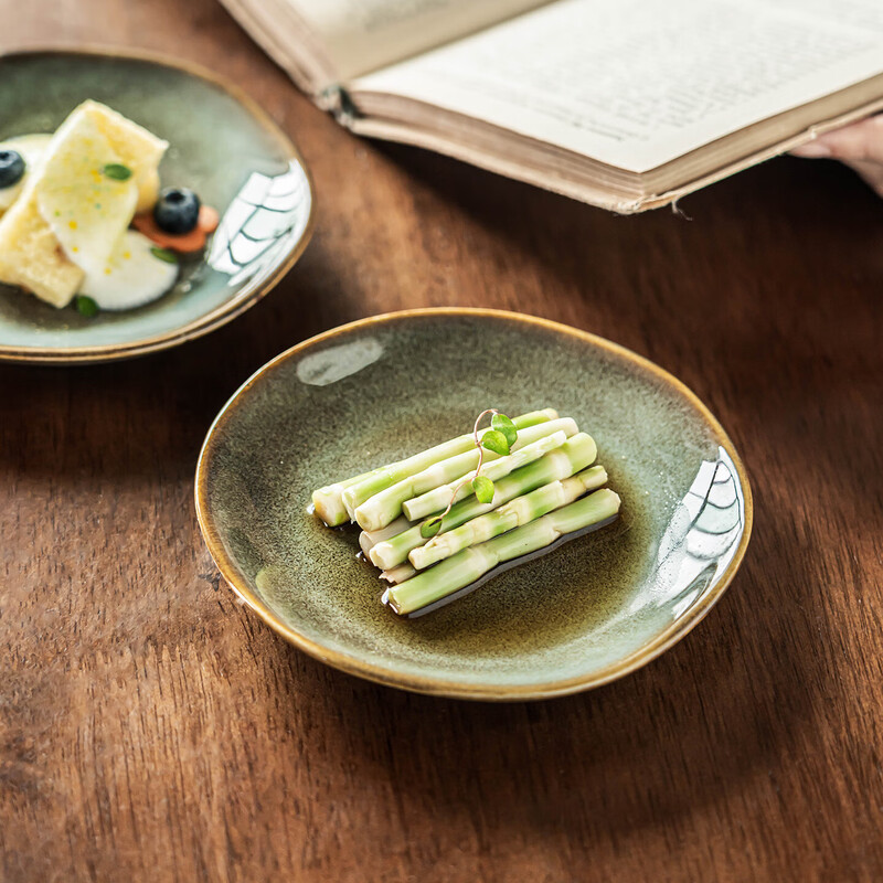 Bone plate household Japanese tableware retro style creative ceramic special restaurant personalized round plate dessert plate Qingxin-bone plate kiln turned green (slightly flawed) 1 piece 5.5 inches