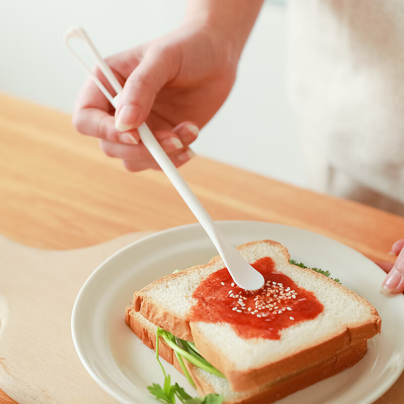 DL Fat Donglai's same egg beating tool manual egg cream small stirring stick kitchen helper white