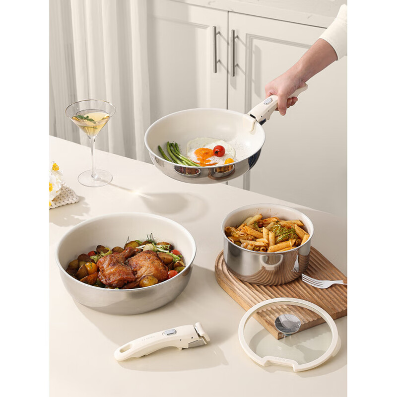 CaROTE stainless steel removable handle non-stick pan full set household kitchen pot set universal for induction cooktops removable 6-piece set M26 frying pan with lid + 26 frying pan + 18 milk pot with lid + handle