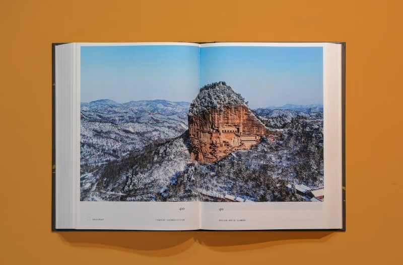 Exclusive gift of limited edition Dunhuang star map. Remarkable grottoes. Panoramic interpretation of the top ten grottoes in China. Exquisite star map foldout plus Dunhuang bookplate.