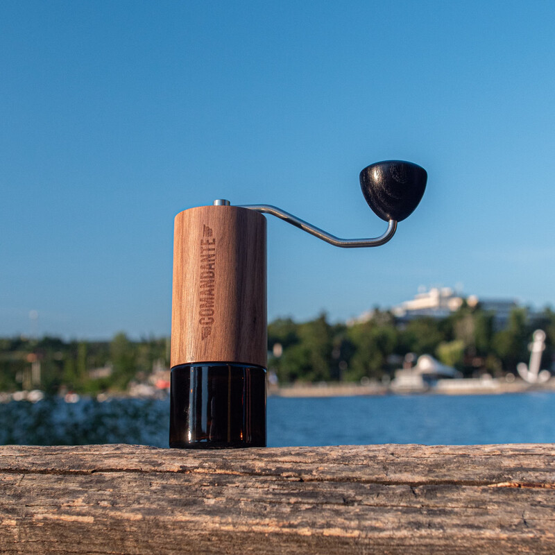 COMANDANTE German original commander bean grinder ComandanteC40MK4 high nitrogen steel blade hand-cranked bean grinder C60 C40 walnut wood mk4 (spot)