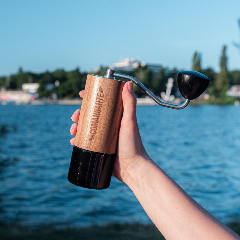 COMANDANTE German original commander bean grinder ComandanteC40MK4 high nitrogen steel blade hand-cranked bean grinder C60 C40 walnut wood mk4 (spot)