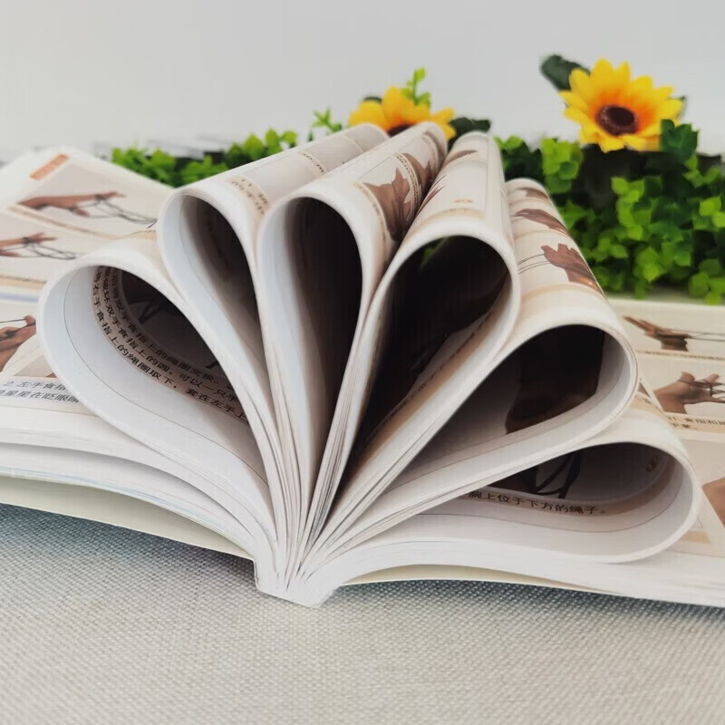 Really cheap, fun rope turning game hardcover, book for turning rope game, complete rope turning game book, turning rope book for children, best-selling book on whole brain development game training, fun rope turning game