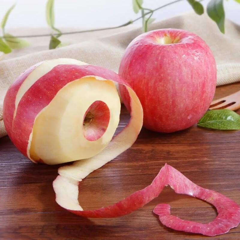 Shaanxi Luochuan Alpine Red Fuji Apple 10 catties. Fresh seasonal fruit, crisp, sweet and juicy. Whole box picked from the origin. 9-10 catties large fruit in a box.