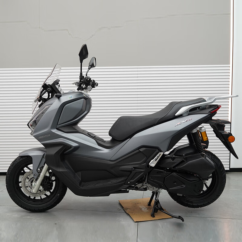 Skyhawk 2024 water-cooled four-valve TT150 ADV gray