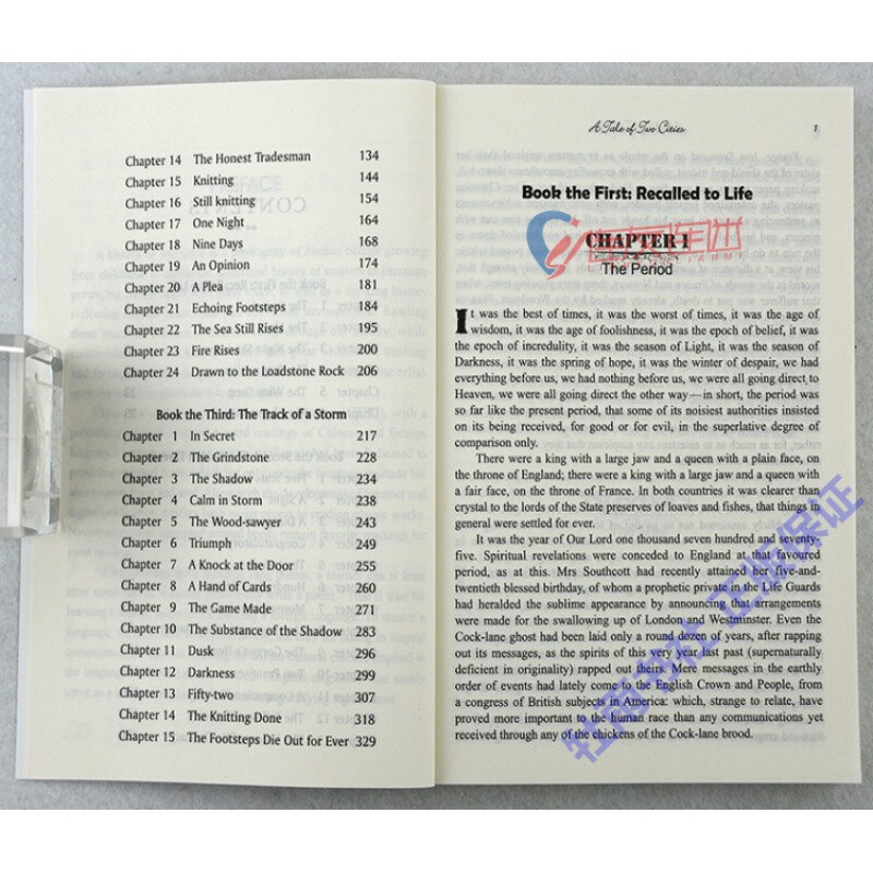 A Tale of Two Cities, original English book, world famous foreign literary novels, English reading original version, pure English foreign language, junior high school, teenagers, college foreign language learning