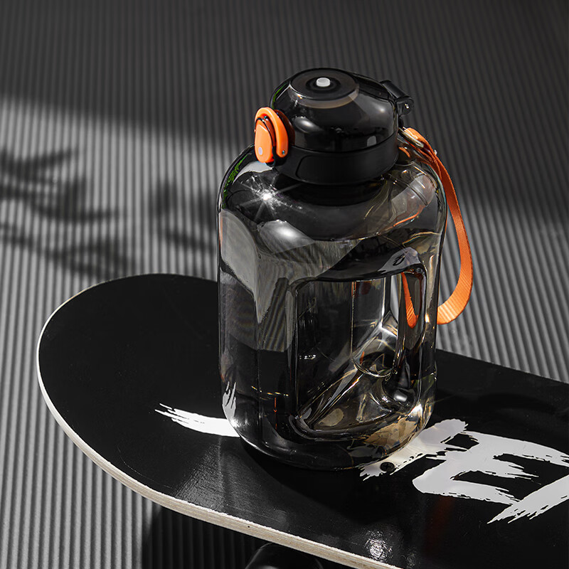 Levi's Water Cup Large Capacity Men's Ton Cup Ton Bucket Summer Sports Water Bottle Outdoor Portable Space Cup Fitness Dundon Bucket Gray Black Comes with Straw-Top Rope 1200ml 1