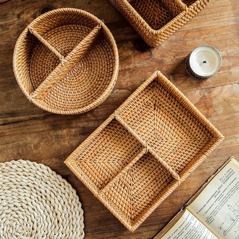 Coffee table desktop storage box inside and outside the house, rattan living room storage basket, remote control, key, miscellaneous box, small items, divided storage basket, natural rattan, rectangular three-compartment