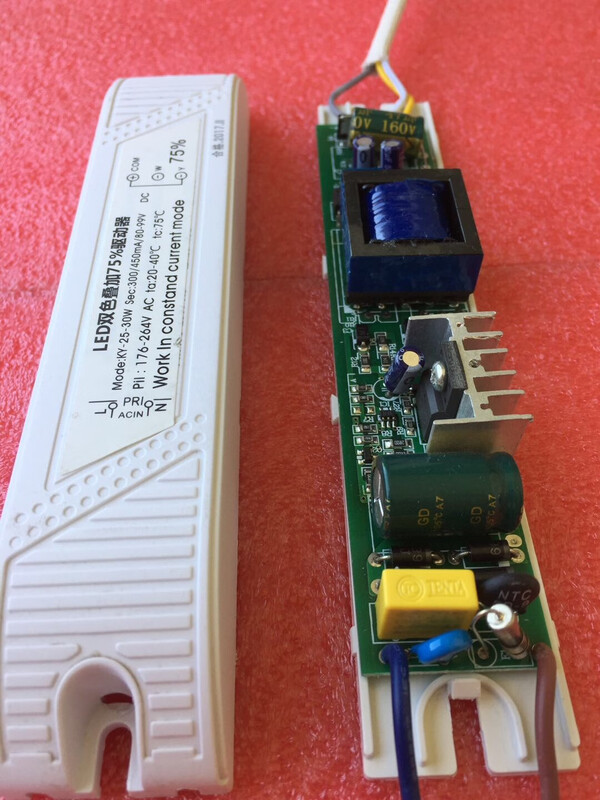 LED two-color superimposed 75% isolation drive power 300/450mA three-color dimming 20-36W controller 80-99V25-30W