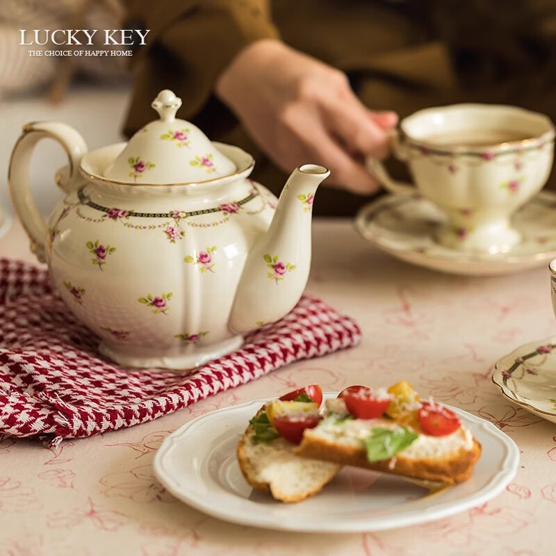 Lucky Key Garland Rose Ceramic Coffee Cup and Saucer Set High-end Afternoon Tea Set Cup Gift Box Housewarming and Wedding Gift Garland Rose-1 Pot 2 Cups and Saucers-Romantic Pink Gift Box
