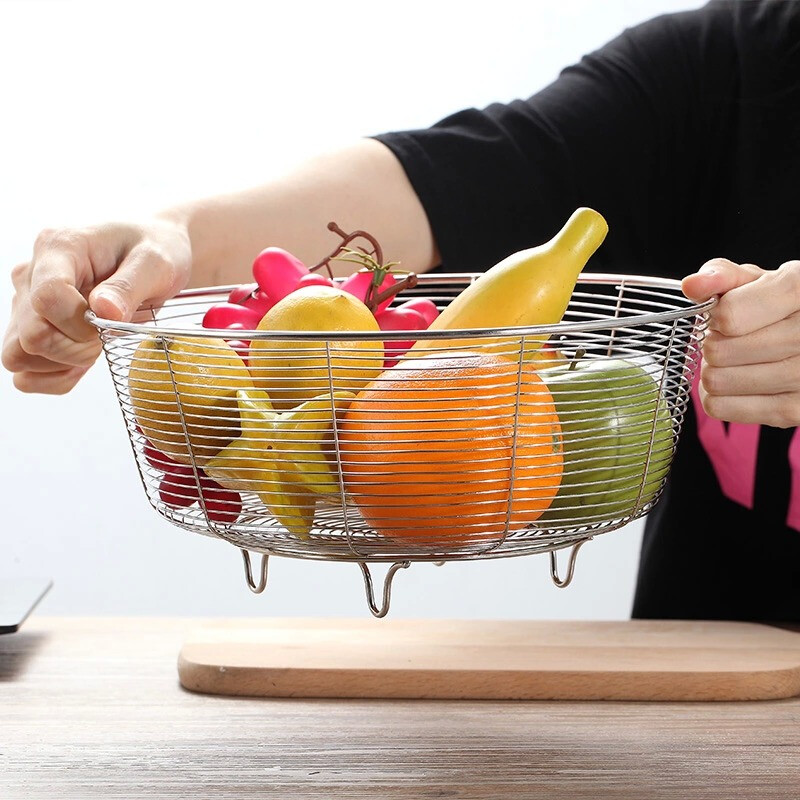 Stainless steel drain basket for washing vegetables and fruits round drain basin vegetable and fruit basket hollow drain basket for washing vegetables and water control basin steel wire flat bottom fruit basket diameter 26cm drain basket