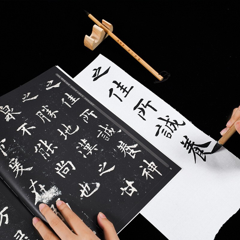 2 copies of Ouyang Xun's Jiucheng Palace Liquan inscriptions, Lu Zhongnan's original regular script inscriptions compared with hard pen and fountain pen copybooks, high-definition original inscriptions with simplified Chinese marginalia, copying of European regular script calligraphy and brush calligraphy