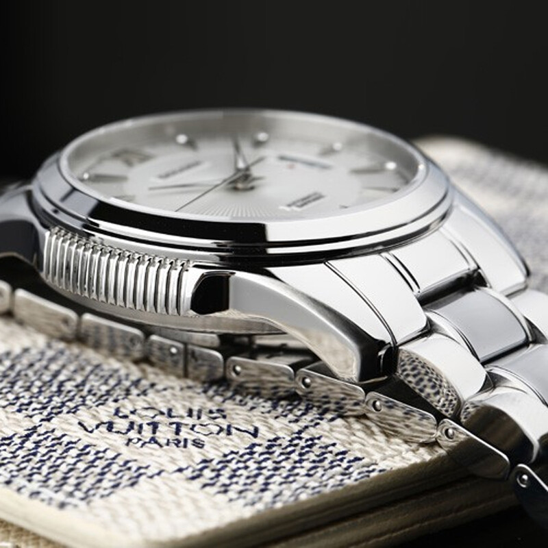 Famous watch repairer GOLGEN watch mail-in repair and maintenance service battery replacement waterproof testing accessory replacement service manual mechanical watch