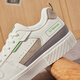 361-Grad-Brettschuhe Low Top Damenschuhe 2023 Frühling Neues Leder wasserdichte Schüler Leicht weiße Schuhe Sport Casual Schuhe Frauen Feder Weiß/Weizenbraun 6623 35