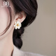 Daisy Dream925 Pendientes de camelia con aguja de plata para mujeres Pendientes de temperamento de diseño de nicho 2025 Pendientes de camelia de lujo de alta gama de alta gama [S925 Silver Needle]