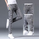 Playboy-Jeans für die Frühlings- und Sommer-Neuerung von Männern, schlanke Hose für Männer für Männer, die sich für den koreanischen Stil von Männern lässig für Männer mit vielseitig vielseitigem Stil von Männern befinden.
