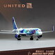 LIERUI ALOY-Flugzeugmodell 1: 200 United Airlines B757-200 Simulierte Passagierflugzeug-Ornamente Sammlung New York-New Jersey Landscape Painting + ein Meter Flugzeug Flugzeuge
