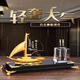 Fashion Fenghuo Office Office Ornaments Gerente General Boss Desktop Ornamentos Atmosféricos Cristal Atmosférico Vailatario Soporte de bolígrafo Negocio Apertura Diamante Diamond Doble Sailboat + Piloto Piloto Timón