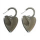 A pair of love earrings, personalized European and American exaggerated metal peach heart-shaped niche design, temperament earrings for women, silver (pair of silver needles)