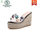 Woodpecker 2025 Spring Dinestone Fashion Wear Nuevas zapatillas de verano para mujeres con tacones espesos pastel de esponja suela Versátiles versátiles de tacones altos de beige