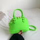 Small Bag Women's 2024 Spring New Fashion Retro Retro Handheld Sac Sac Sac à bandoulière à une épaule décontractée Bag féminin noir