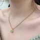 Jingji Fubao Imitation HEtian Jade Titanium Steel Collier pour femmes en 2024 Nouveau conception de niche de luxe légère