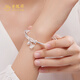 Old Fengxiang Romantische Schmetterling Silber Armband Fuß Silber Schmetterling Liebesblumenarmband Sterling Silber für die Geburtstagsgeschenk der Freundin für den chinesischen Valentinstag. Fuß Silber Schmetterlingsarmband (ca. 30 g)