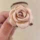 Van Ocean Annora Camellia Burquera Mujeres 2025 Nuevo estilo de alta gama Back-Head Rose Central de cabello de cabello medio atado Flower F2694 Rinio rosa claro/Single 4cm