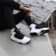 Nike (Nike) Jordan Max Aura 2 Schwarz-Weiß-Nicht-Schlupf-, Wear-Resistant- und Schockpolsterpraktikum praktische Sportarten Mid-Top Retro-Basketballschuhe CK6636-107 Schwarz und Weiß 44,5 (285 mm)
