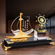 Fashion Fenghuo Office Office Ornaments Gerente General Boss Desktop Ornamentos Atmosféricos Cristal Atmosférico Vailatario Soporte de bolígrafo Negocio Apertura Diamante Diamond Doble Sailboat + Piloto Piloto Timón