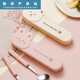 LE Xiaoman 304 Chopsticks de acero inoxidable y juego de vajillas portátiles Conjunto de tres piezas para la escuela primaria infantil 'Caja de almacenamiento de almacenamiento para llevar rosa de 3 piezas