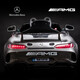 Yijing Mercedes-Benz Children's Electric Car Toony Control Control Rocking Car Rock To-To peut s'asseoir chez les enfants, les garçons et les filles de la petite enfance Porte-éducation TOP-ajustée gris argenté [roue douce + siège en cuir + swing + direction électronique + tige de traction]