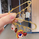 Haiyiduo's waist-tightening tool, the trouser waist is changed to a smaller size and tightened to prevent leakage. Cartoon brooch buckle for women. Pin clip to fix clothes and accessories. Cartoon waist-tightening pins, 2 random pieces.