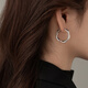 Bai Qixin earrings for women, exquisite twist earrings, earrings for women, light luxury, high-end, simple and versatile metal hoop earrings, a pair of twist earrings