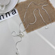 Lindo collar Keduo Pull-Pull para mujeres con diseño ligero de nicho de lujo Collar largo Otoño e Invierno Cabilar de la cadena de suéter de moda Collar de perla de imitación de plata.