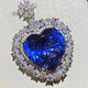 Extravagant and extravagant heart-shaped sapphire and tanzanite pendant, clean and flawless to the naked eye, 925 silver plated with 18K gold, extra-large heart-shaped sapphire and tanzanite pendant.
